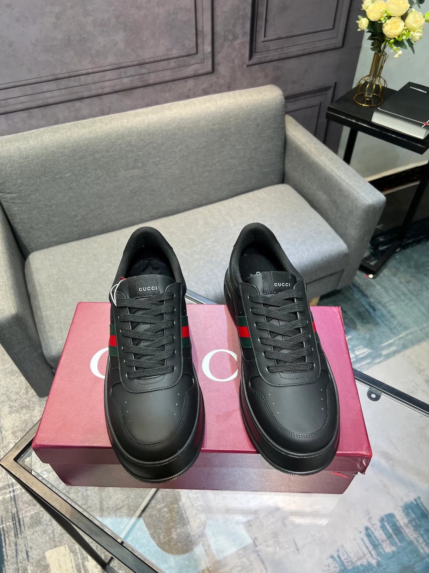 Men's men's shoes💰640 Gucci counter's latest couple's biscuit shoes‼ ️ 👑Purchasing agent level Gucci’s latest IP lightweight thick-soled white shoes can be put on your feet in seconds**4CM! ! Simple, easy to match and full of retro charm ~ the latest anti-counterfeiting cloth label on the tongue. And with electronic chip anti-counterfeiting.   The upper is made of imported environmentally friendly water-dyed calfskin, with a +1:1 fly-woven mesh surface to absorb sweat and an inner lining! Fly-knitted leather molded latex insole. Original IP lightweight outsole, one-piece injection molding, super comfortable and elastic, size male 39-44 (male 38.45 46 customized)